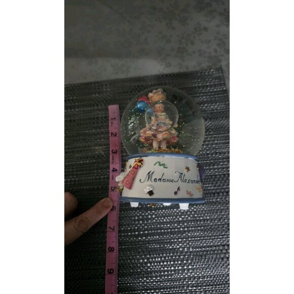 FAO Schwarz Madame Alexander Snow Globe Plays Happy Birthday Music Wind Up Nobox - Picture 2 of 7
